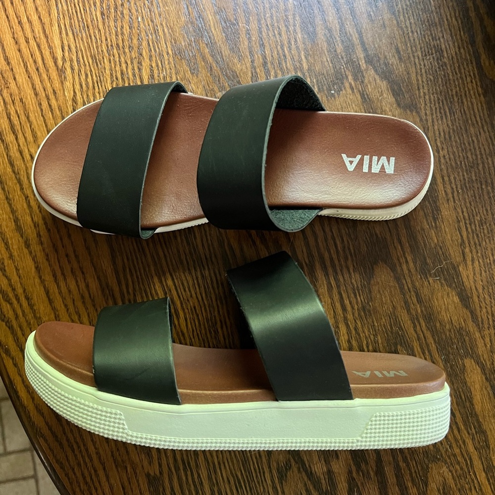 MIA Saige platform sandal